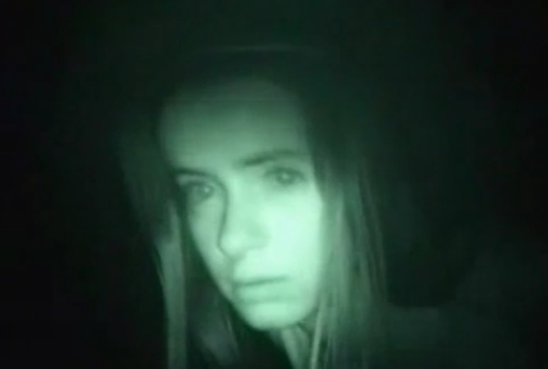 Captura del video de la chica de la curva